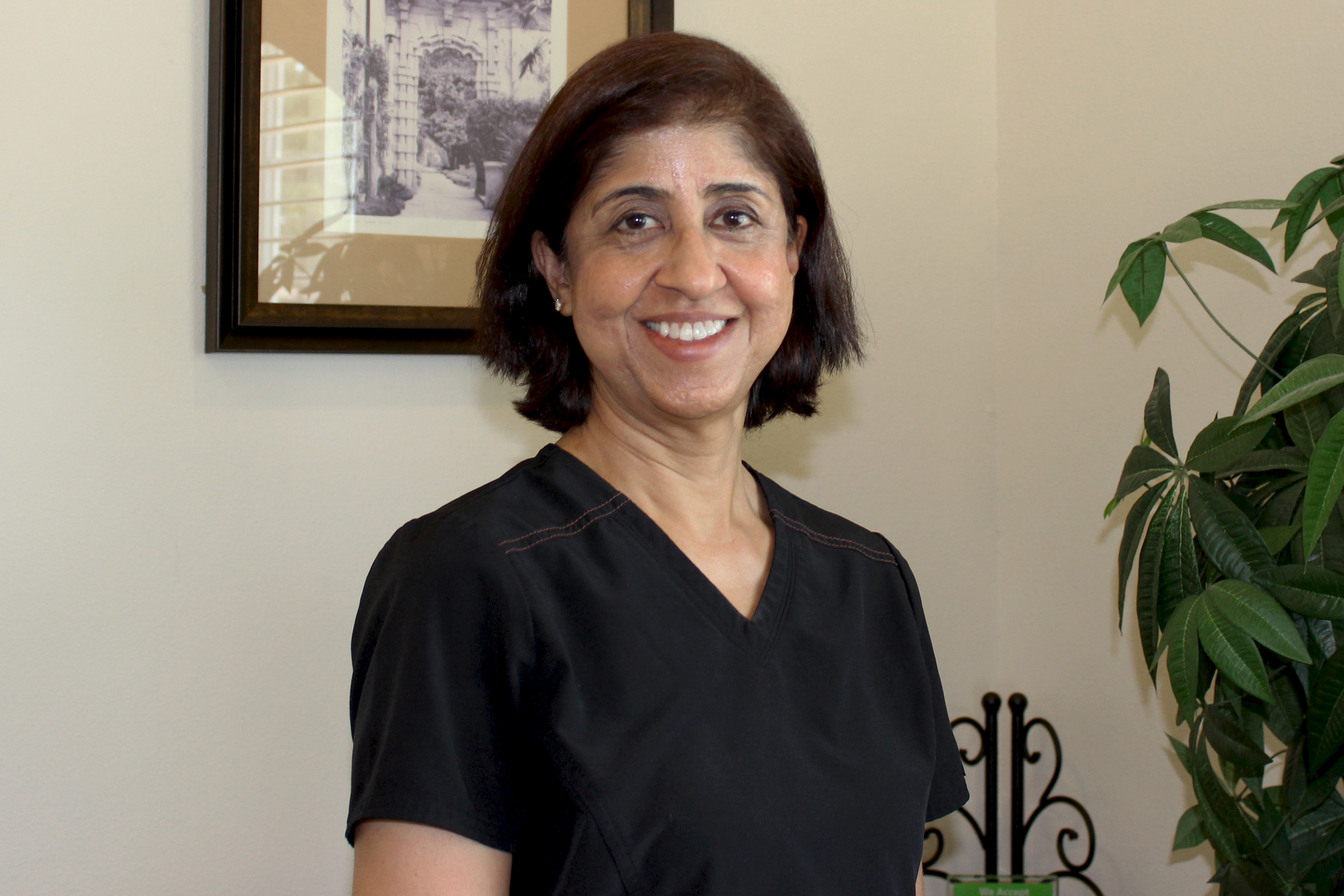 Dr. Harveen Hans (DDS)